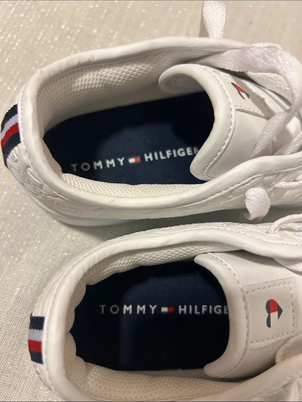 Tommy Hilfiger Girls Size 2 White Heart Logo Sneakers
